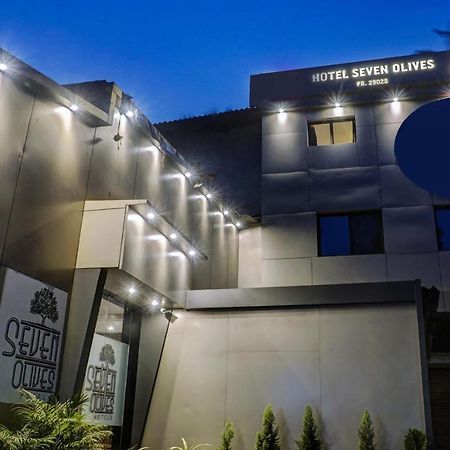 Treebo Trip Seven Olives Andheri Mumbai Exterior foto